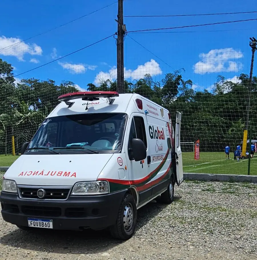Ambulância Global Saúde em cobertura médica de futebol em Joinville SC