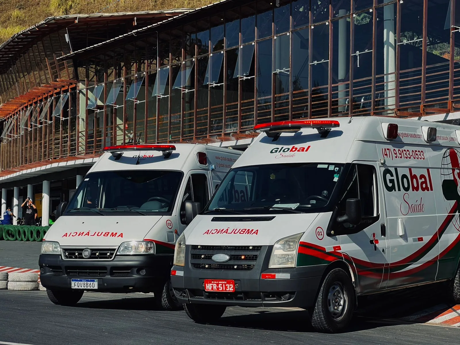 Ambulâncias da Global Saúde posicionadas em evento em Joinville Santa Catarina
